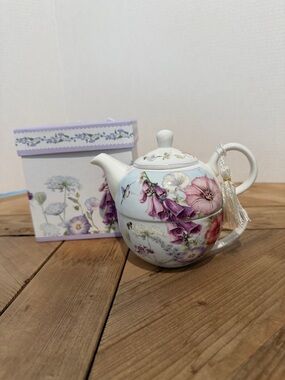 NWT Summer River Bell Isle Floral Ceramic Tea for One Set - Purple Pink